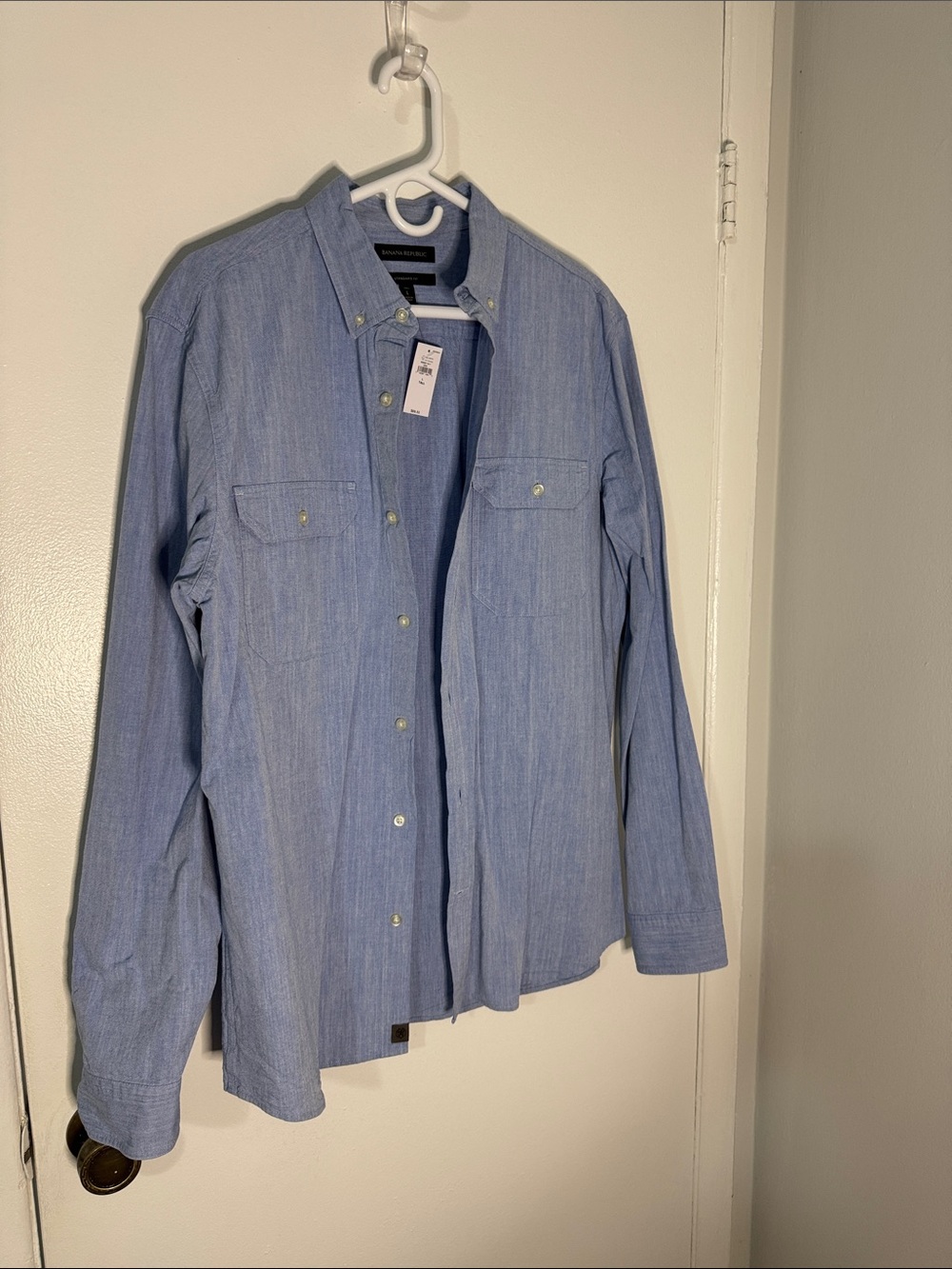 Banana Republic Men’s Large Tall Light Blue Chambray Casual Button Up Shirt NWT